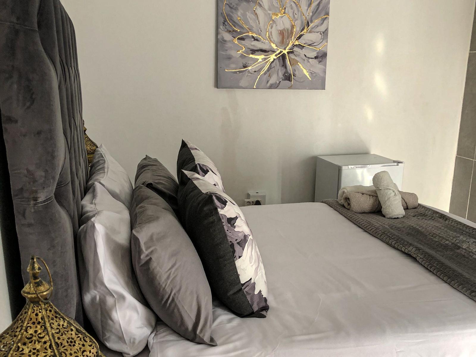 Deluxe queen room at Monet Guesthouse